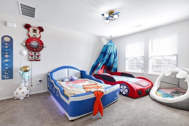 Building Photo - Move in Ready and FULLY FURNISHED 3 BD/2 BA located Far West San Antonio!