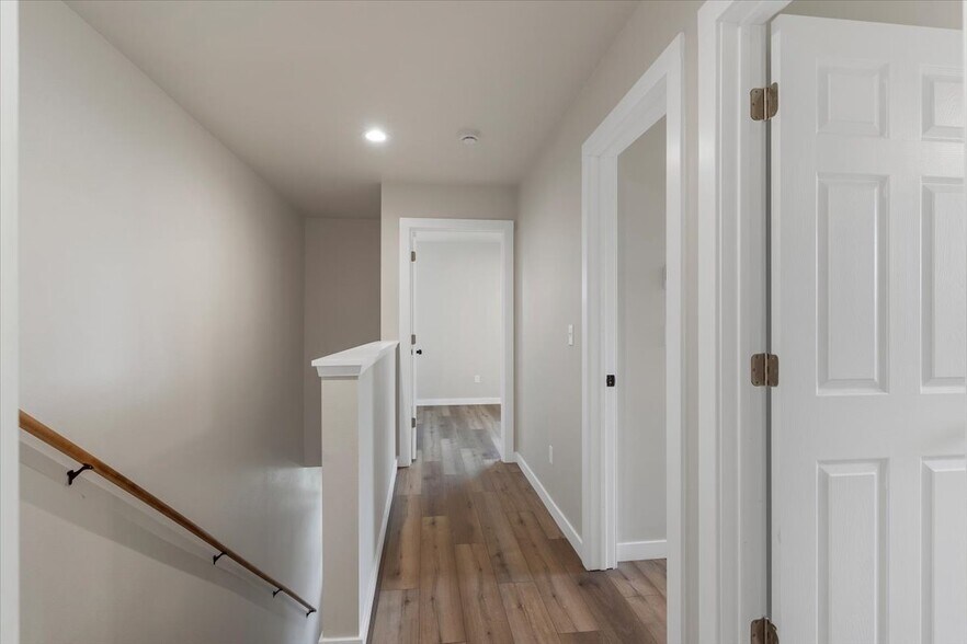 Building Photo - 1094 15th St SE