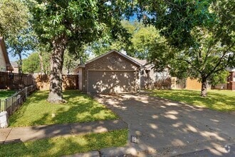 Building Photo - 2305 Wright Cir