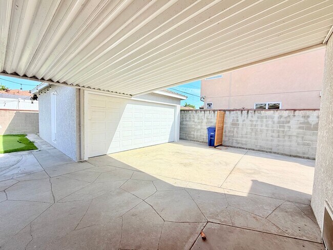 Building Photo - 4648 Adenmoor Ave