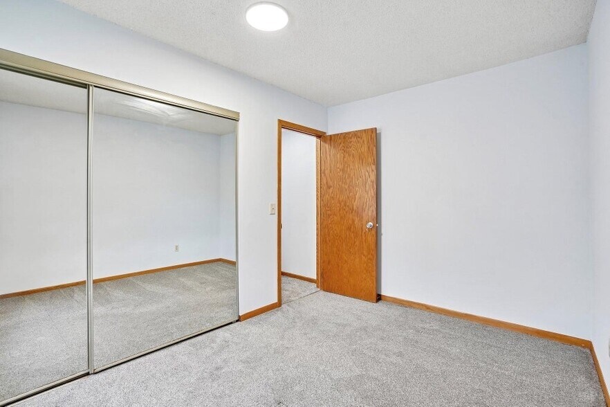 Building Photo - 18669 Clear View Ct