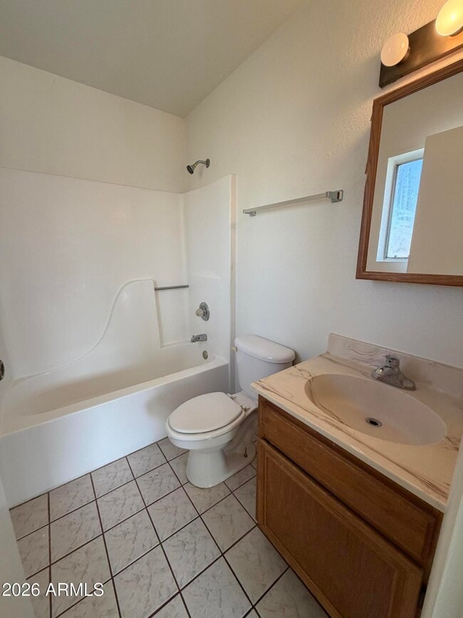 Building Photo - 426 E Elm St