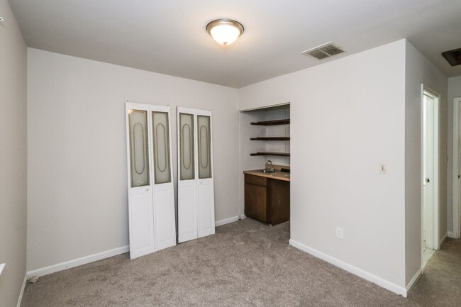 Building Photo - Beautiful Single Family Rambler with Huge Yard and Off Street Parking