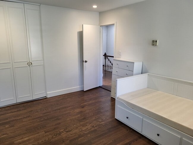 Building Photo - 125 Perkins St