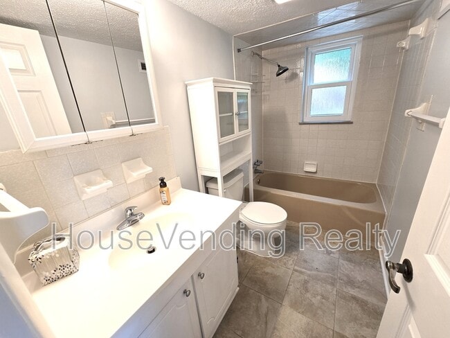 Building Photo - 11100 Hughlan Dr