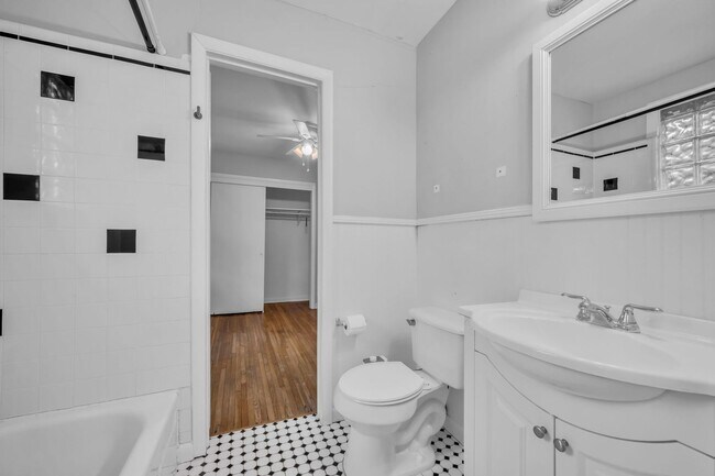 Building Photo - 4 Bed 2 Bath Home | Sylvan Park