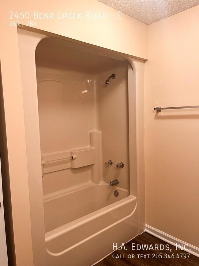 Building Photo - 2450 Bear Creek Rd