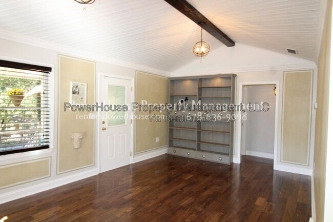 Building Photo - 4017 Doral Dr