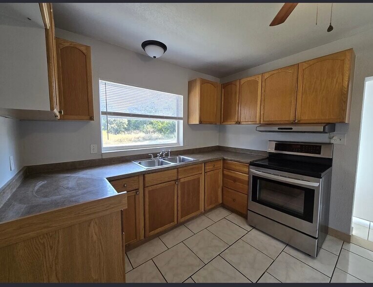 Building Photo - 21 Mountain Dr