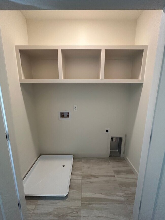 Building Photo - Amazing New Construction in North Nashville!