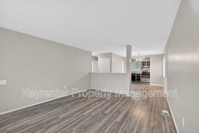 Building Photo - 900 Paddock Dr