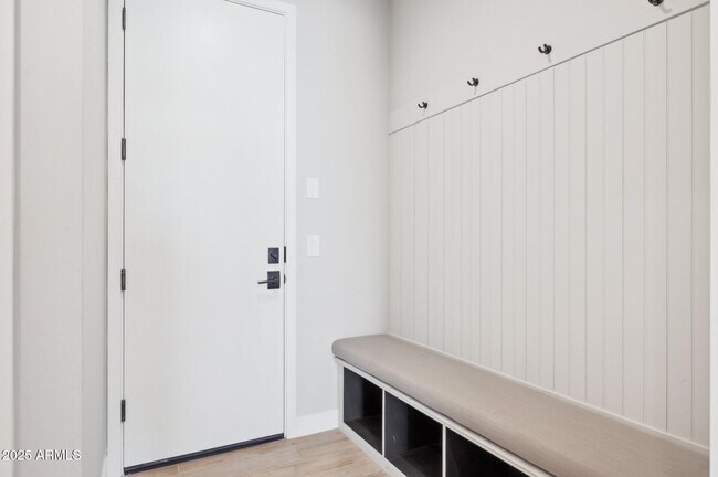 Building Photo - 5554 S Archer