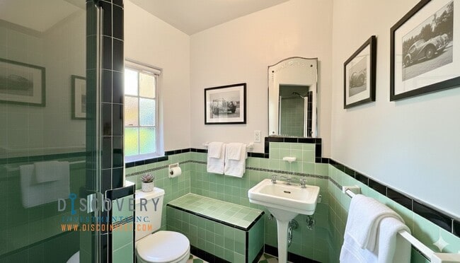 Building Photo - Oakmore 3+ Bedroom Spanish Mediterranean Home