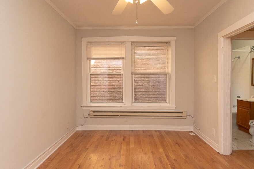 Building Photo - 457 W Melrose St