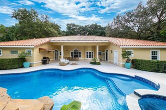 Building Photo - 1033 Almeria Ave