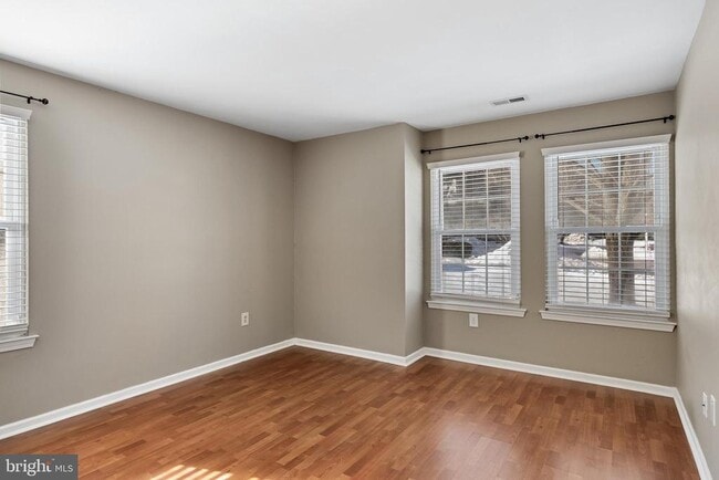 Building Photo - 1 Bridgewater Dr