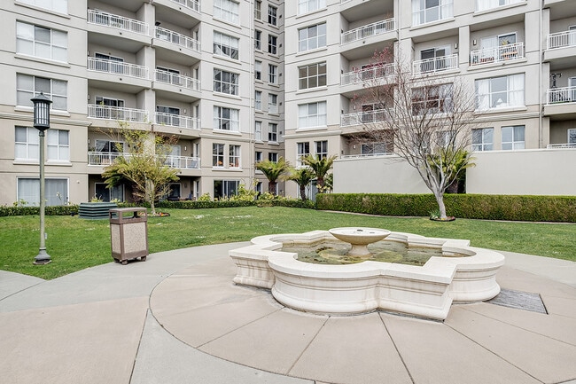 Building Photo - 140 S Van Ness Ave