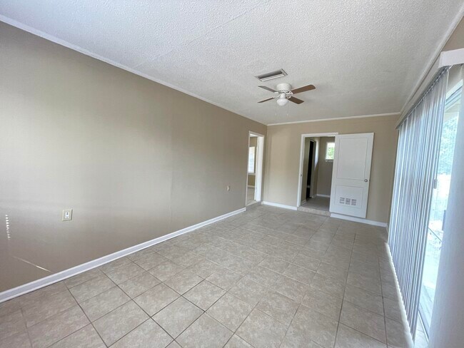 Building Photo - 121 Willard Rd NW