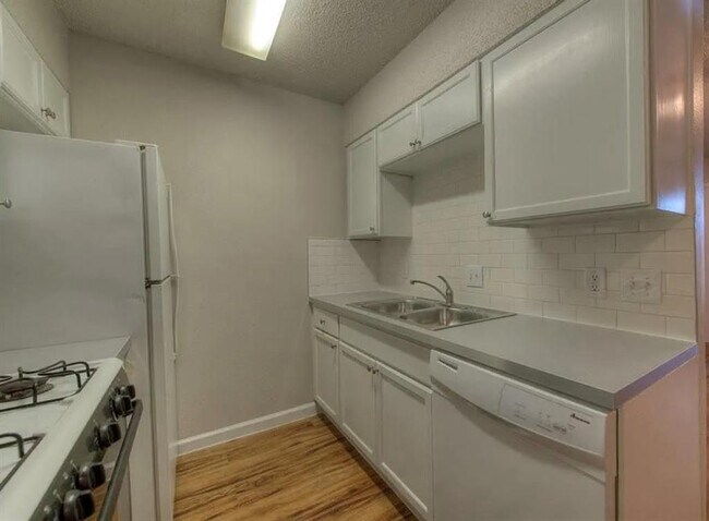 Building Photo - 1124 Gardner Rd