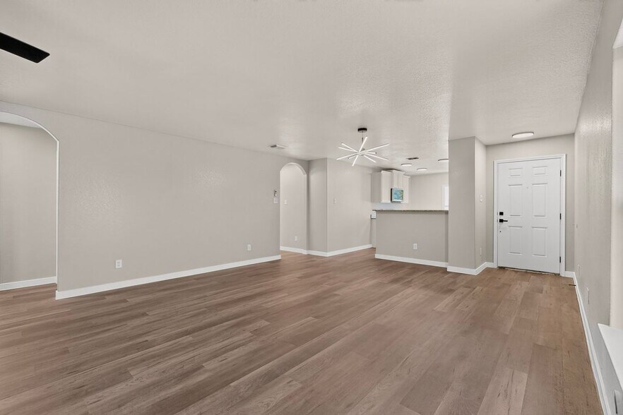 Building Photo - 15018 Silver Tree Cove