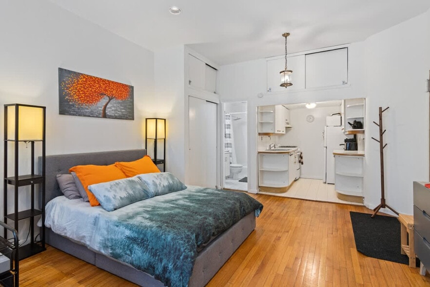 Building Photo - 43 W 85th St