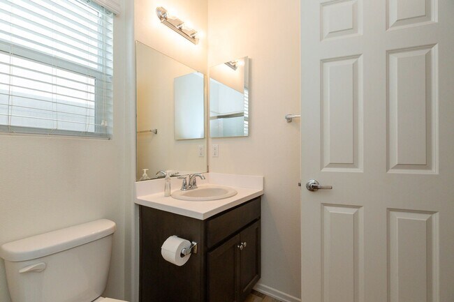Building Photo - 4 Bed, 3 Bath - Fallbrook Single Family Home