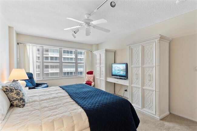 Building Photo - 4010 Galt Ocean Dr