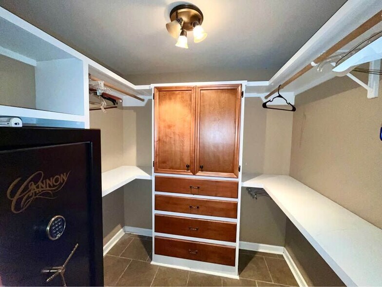 Building Photo - 1106 Ridge Rd