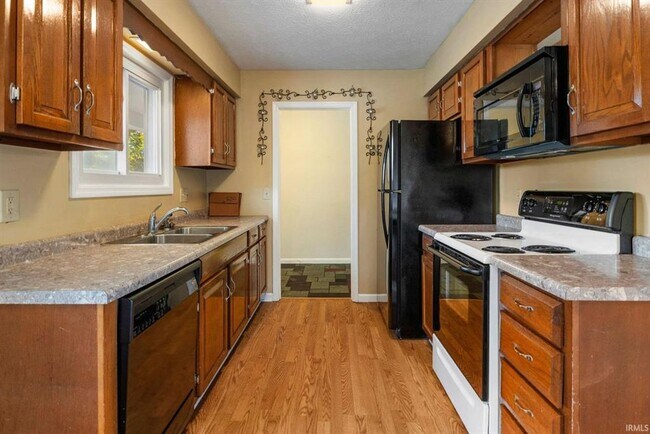 Building Photo - 4 BR Home in Bar Barry Heights