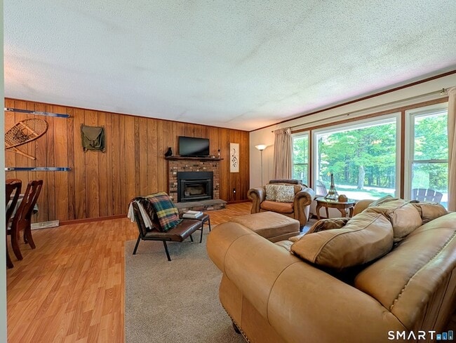 Building Photo - 17 Colebrook Rd