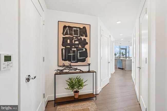 Building Photo - 930 Rose Ave