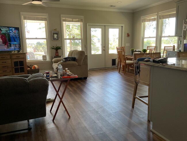 Building Photo - 159 W 1st St