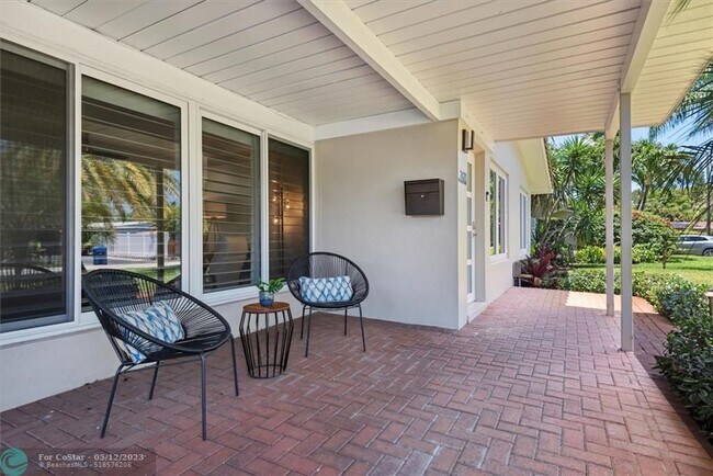 Building Photo - 2625 NW 5th Ave