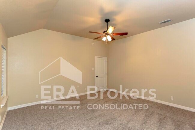 Building Photo - 2013 Drawbridge Dr