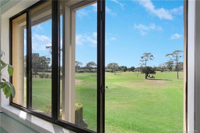 Building Photo - 5323 SE Miles Grant Rd