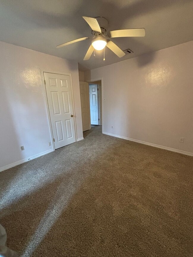 Building Photo - Eastwood on the Bayou