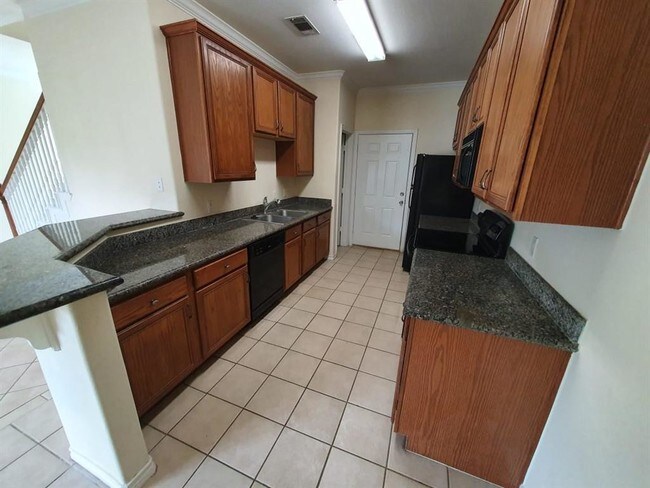 Building Photo - 16020 Fountainview Dr
