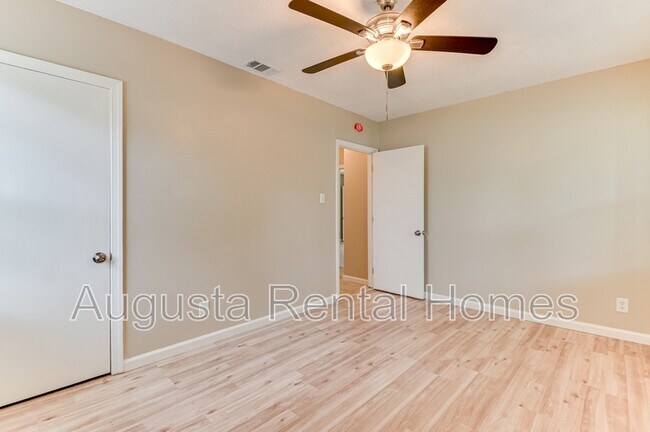 Building Photo - 2832 Cornelia Rd