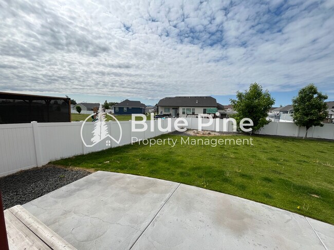 Building Photo - 3237 Harlow Dr