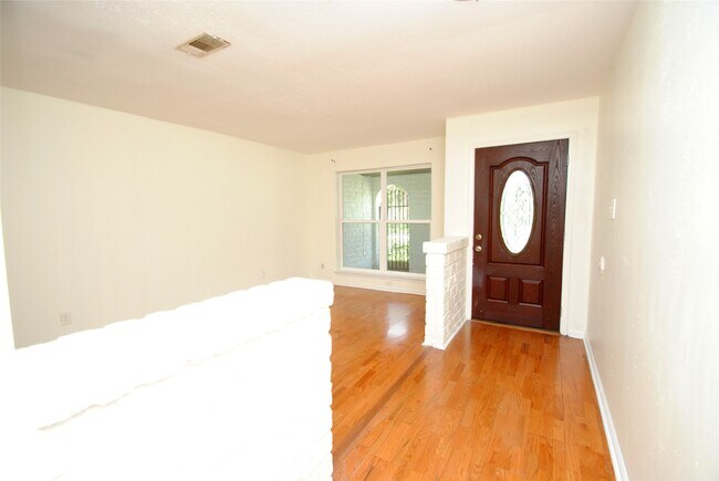 Building Photo - 11511 Creekhurst Dr