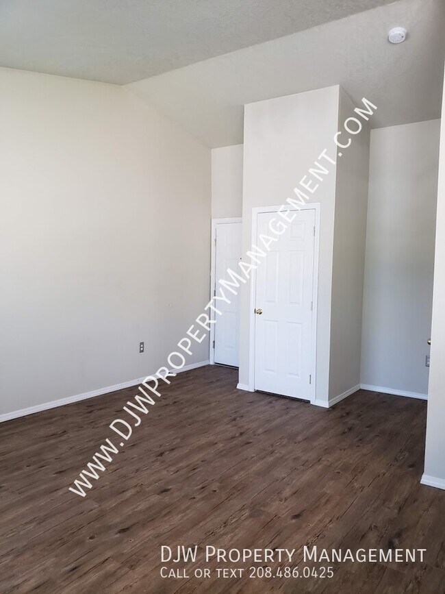 Building Photo - 188 N Avenger Ln