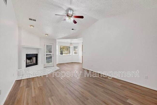 Building Photo - 1420 Stoneway Dr NW