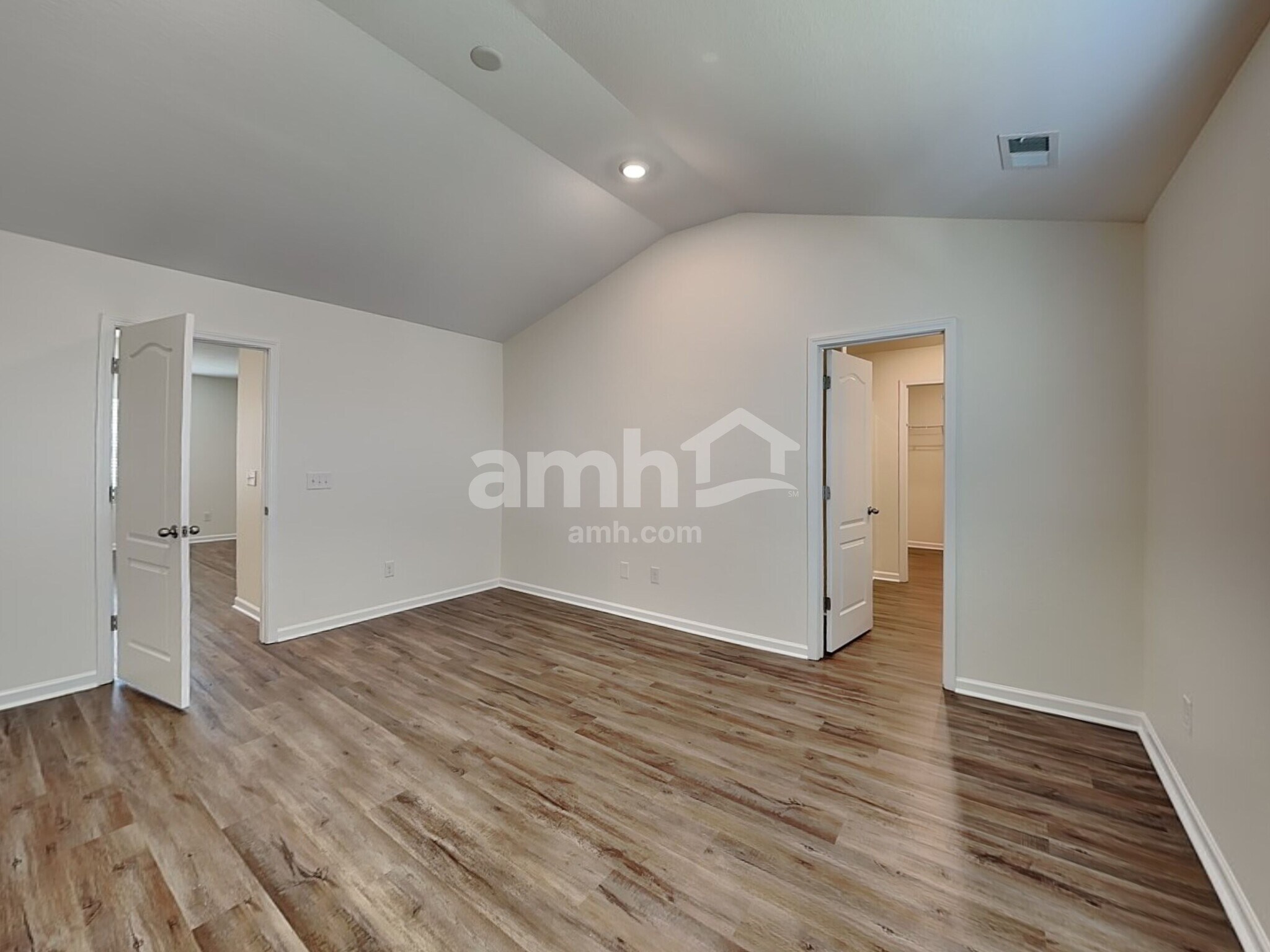 Building Photo - 2061 Southlea Dr