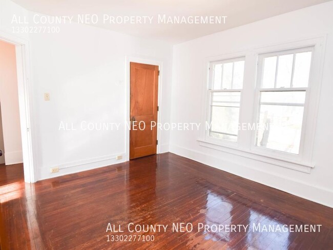 Building Photo - Spacious Apartment in Highland Square, Akron