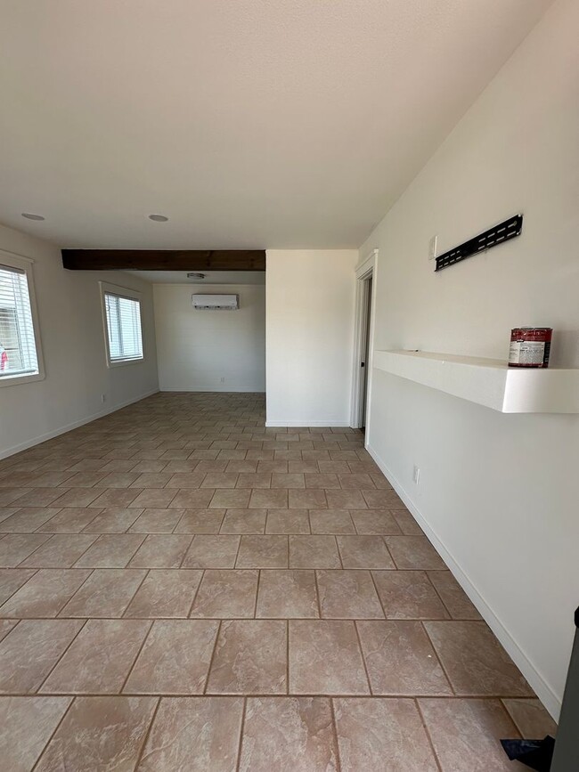 Building Photo - Newly Remodeled 3 bed 1 bath home!