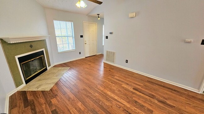 Building Photo - West Knoxville 37923 - 2 bedroom, 2 bath condo - Contact Ryan Fogarty (865) 333-4840