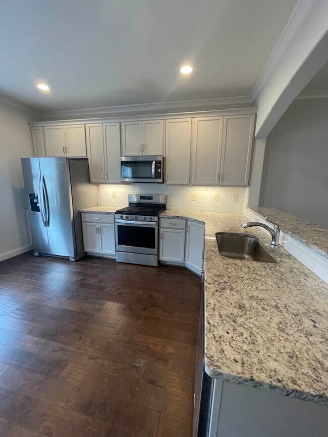 Building Photo - 978 Lennox Blvd