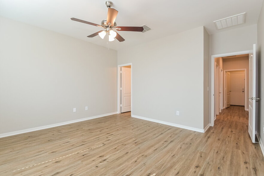 Building Photo - 14214 N Spear Point Way