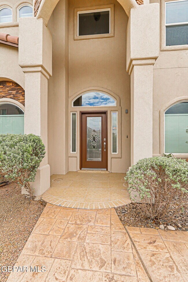 Building Photo - 6285 Wildwood Ct