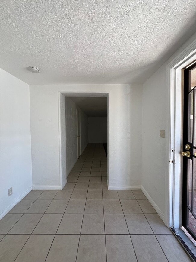 Building Photo - P026